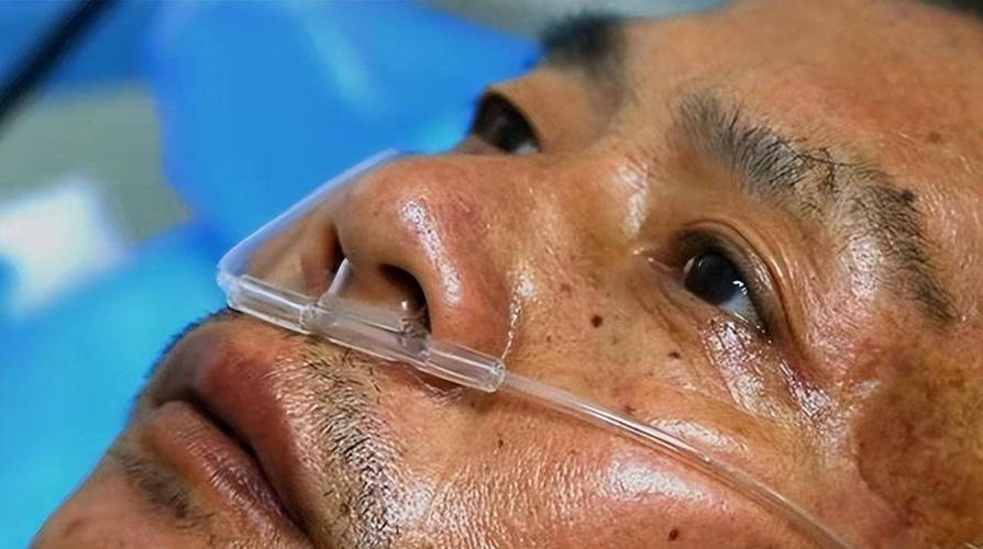 抽烟43年妻子癌晚期，抽烟43年的丈夫，得知妻子癌症晚期后选择戒烟