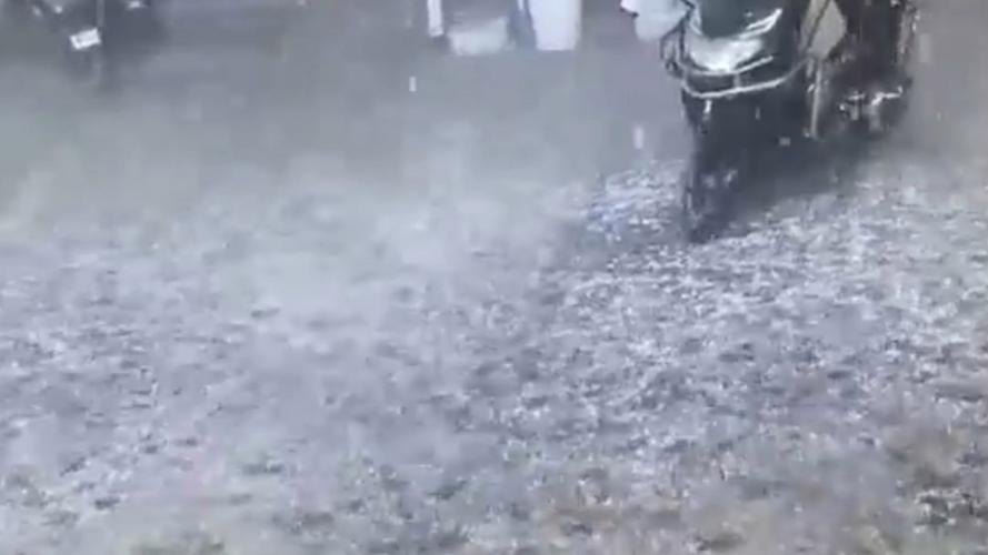 西安冰雹致百车被砸，西安突降冰雹，百辆车遭殃