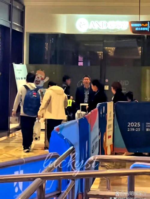 国乒全体启程赴多哈，国乒出征多哈，全队整装待发，誓夺佳绩
